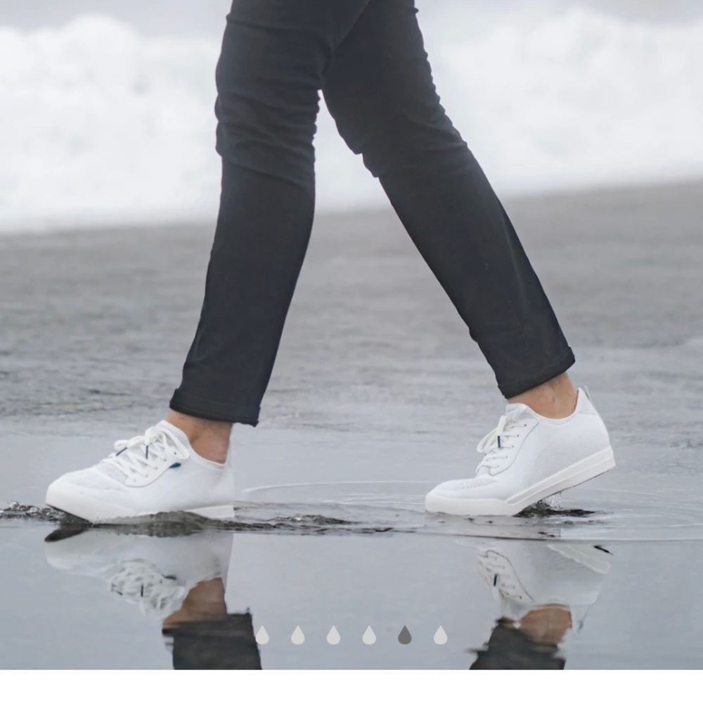 Perfect condition Vessi white sneakers 100% waterproof size 7